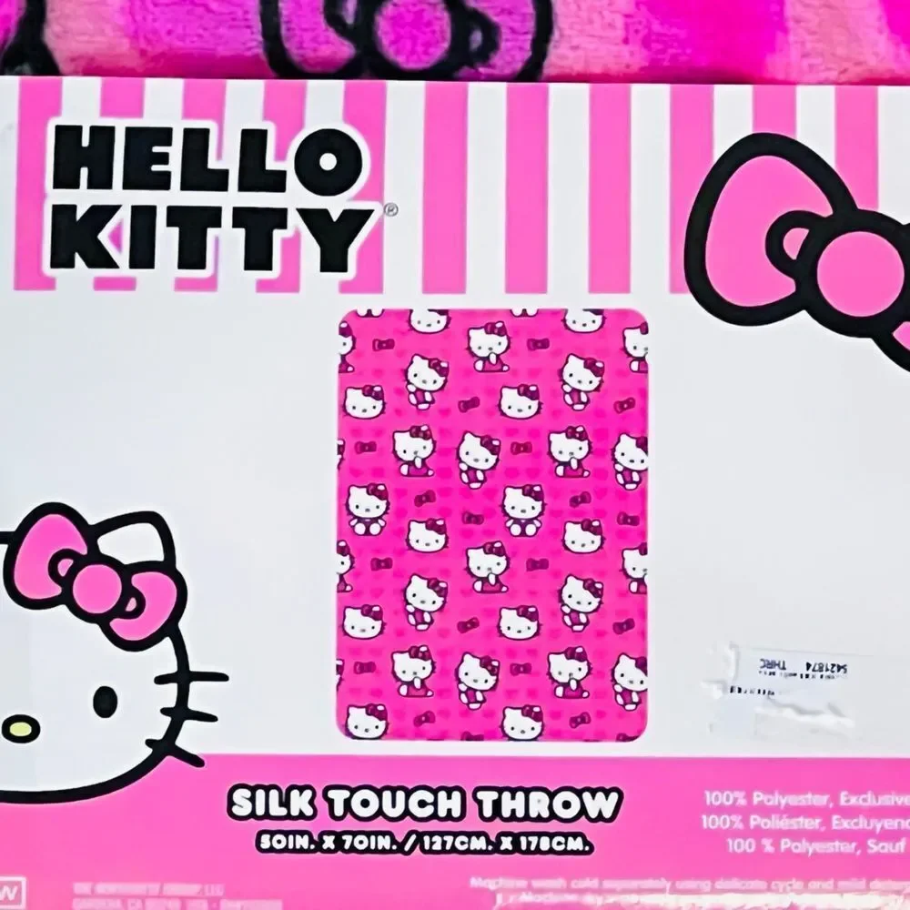 Hello Kitty Throw - Picture 3 of 3
